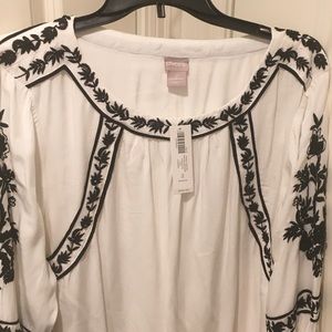 Chico’s embroidered beaded  peasant top